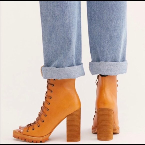 Free People women’s lace up heels. - Picture 3 of 5